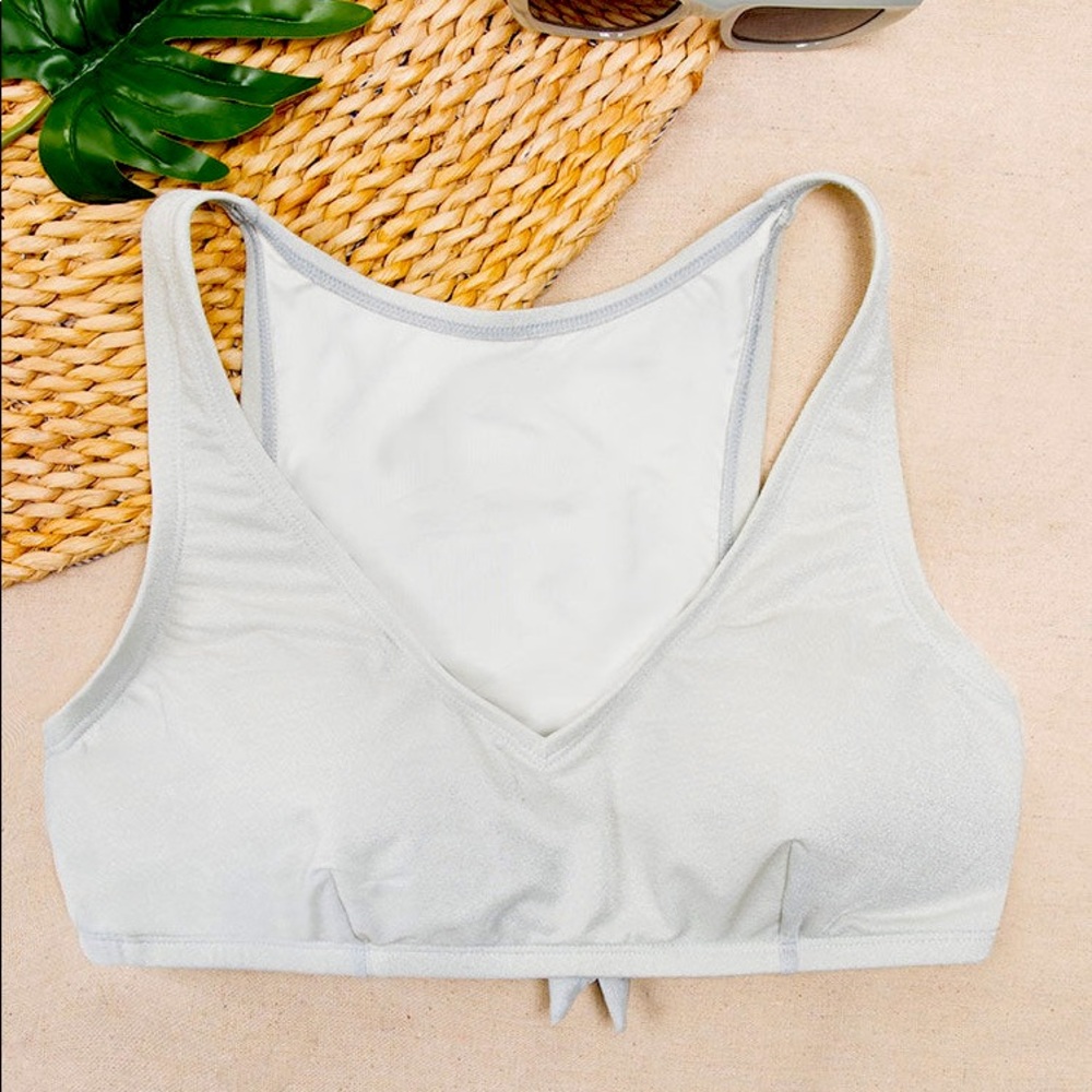 NWT plus size swim top, size 0x CUP:36DD
BUST:40.5-42.5in